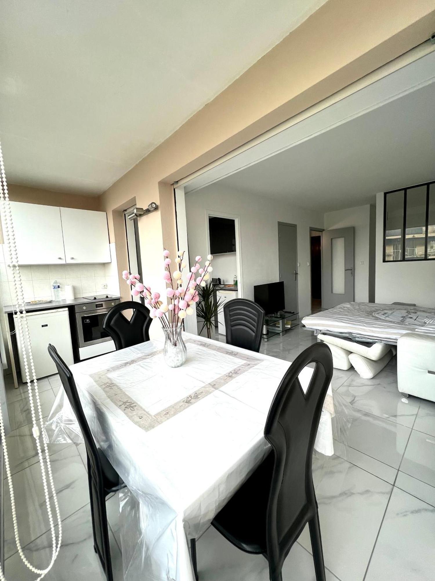 Studio 4 Couchages A 12 Min De La Plage A Pied Avec Wifi, Le Parking Est En Option Antibes Bagian luar foto